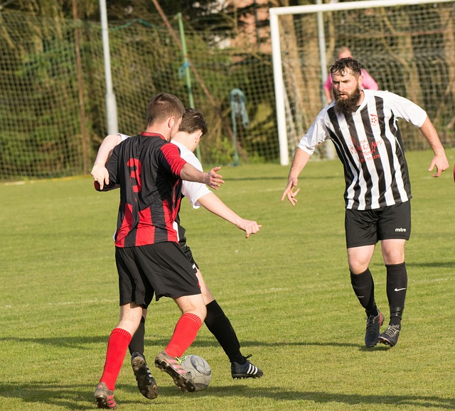 球探体育官网:差点卡里乌斯了!科斯塔开球被比雷斯挡向球门,还好自己门线解围.